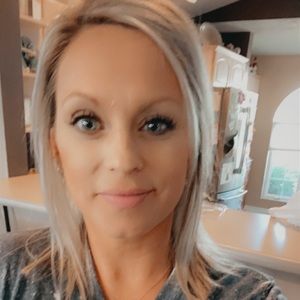 Meet your Posher, Caitlin